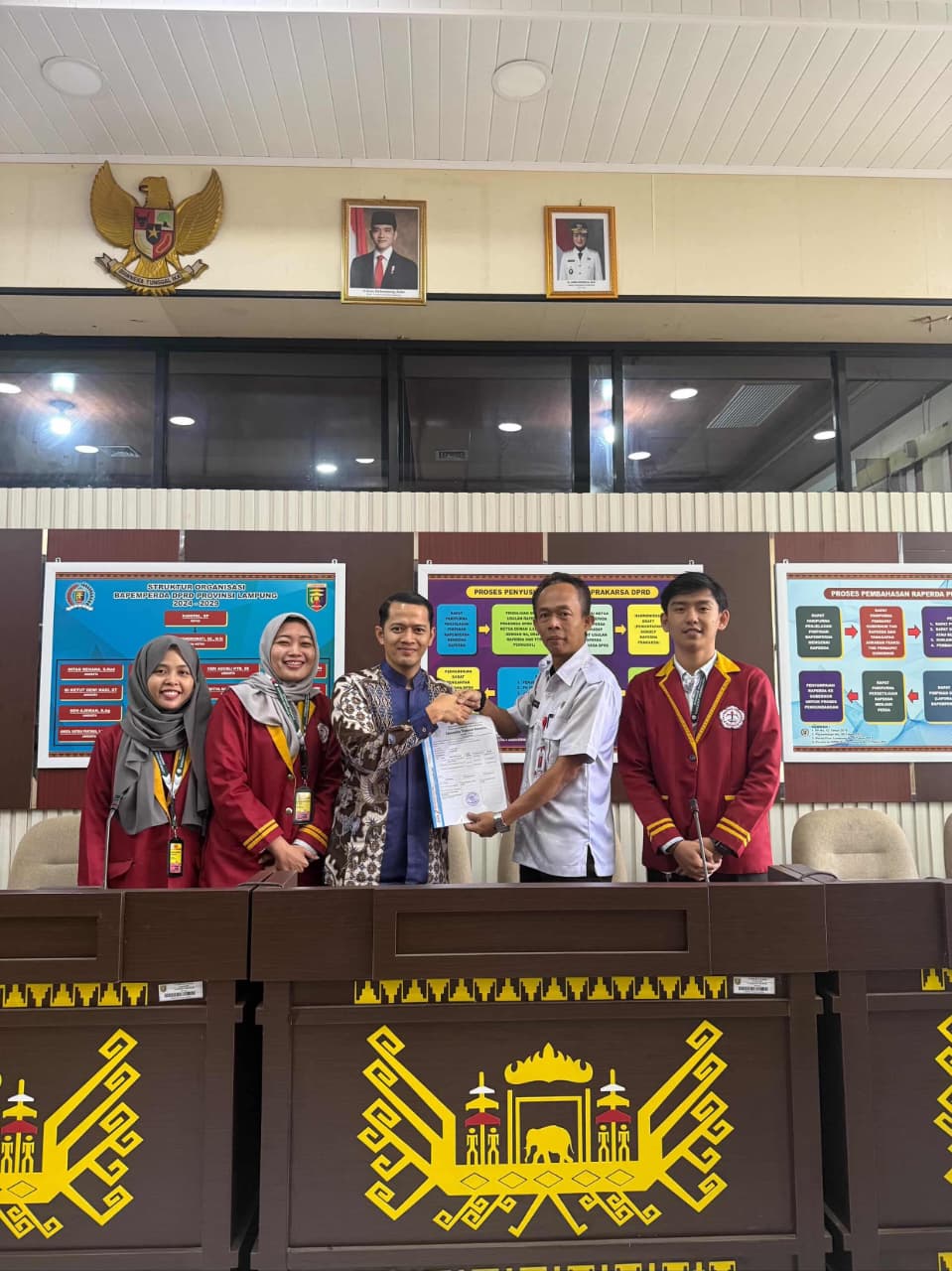 Teknowkrat Student Follow Self Intern in the DPRD Secretary of Lampang Province to Increase Professional Comtension