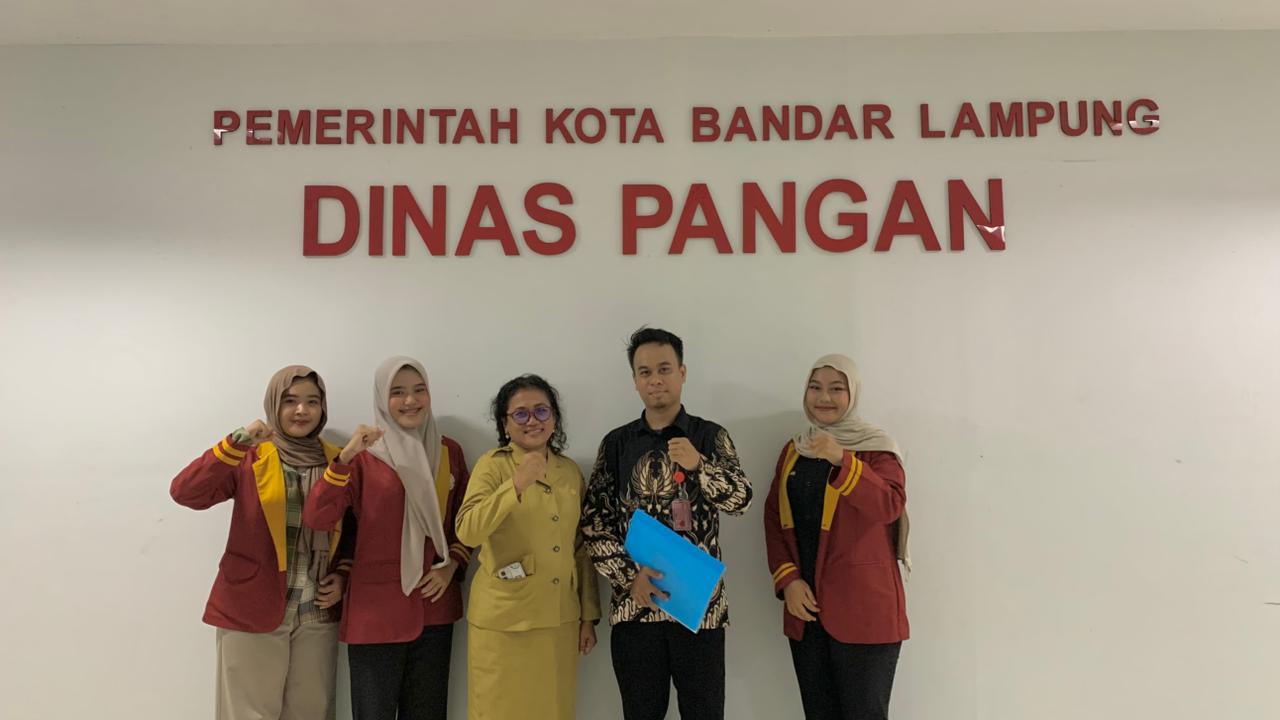 Teknokrat Student Implementing Science Through Field Work Practics at the Lampung City Food Service · Global Voices