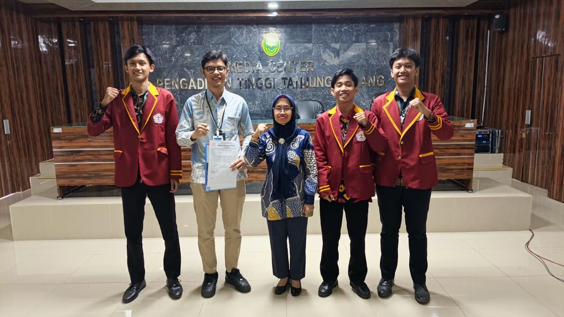 Student of Intern Teknokrat in the High Court of Coral Cape to Increase Professional Comtension