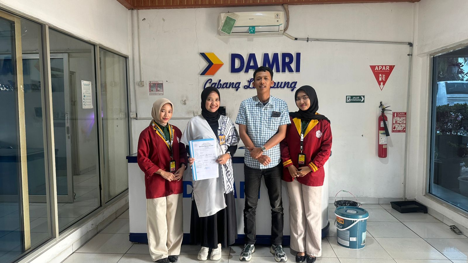 Indonesian University Student Jakui PKL at the Slurm Branch Perum